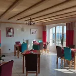 Logis Restaurant & Les Remparts Hotel