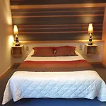 Hotel Logis Restaurant & Les Remparts 3*