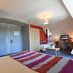 Logis Restaurant & Les Remparts Hotel