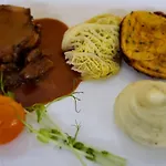 Logis Restaurant & Les Remparts 3* Salers