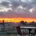 Hotel Logis Restaurant & Les Remparts 3*