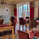 Logis Restaurant & Les Remparts Hotel Salers