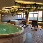 Logis Restaurant & Les Remparts 3* Salers
