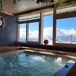 Hotel Logis Restaurant & Les Remparts Salers