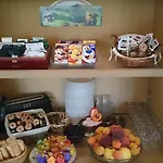 Logis Restaurant & Les Remparts Hotel Salers