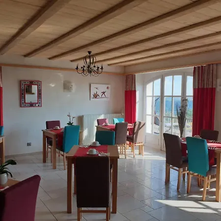 Logis Restaurant & Les Remparts 酒店