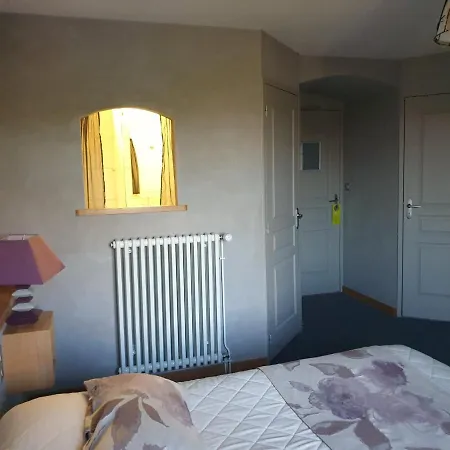 Logis Restaurant & Les Remparts 3*