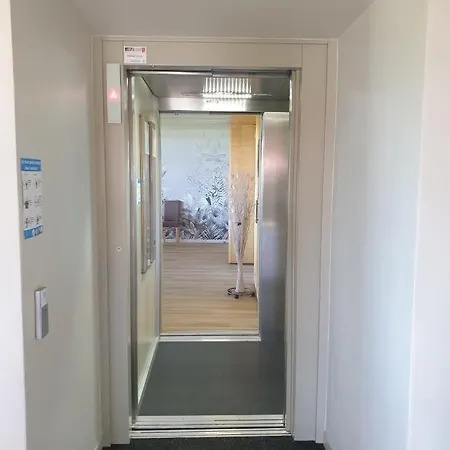 Logis Restaurant & Les Remparts 酒店 3*