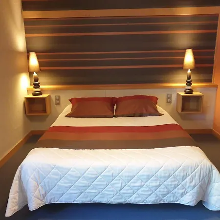 酒店 Logis Restaurant & Les Remparts 3*