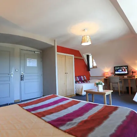 Logis Restaurant & Les Remparts 酒店