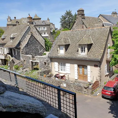 Logis Restaurant & Les Remparts 萨莱