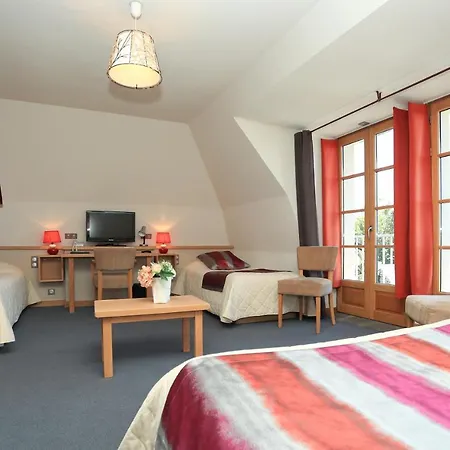 Logis Restaurant & Les Remparts 3* 萨莱