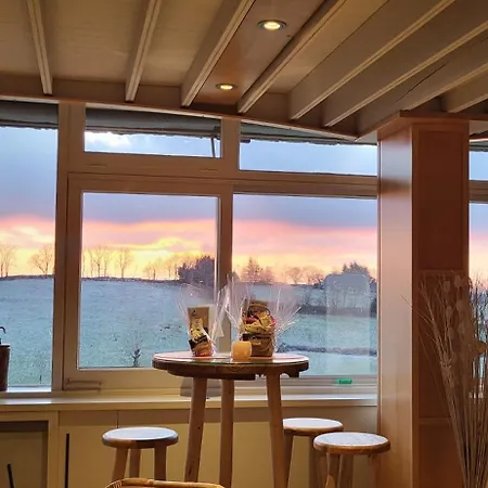 Logis Restaurant & Les Remparts 酒店