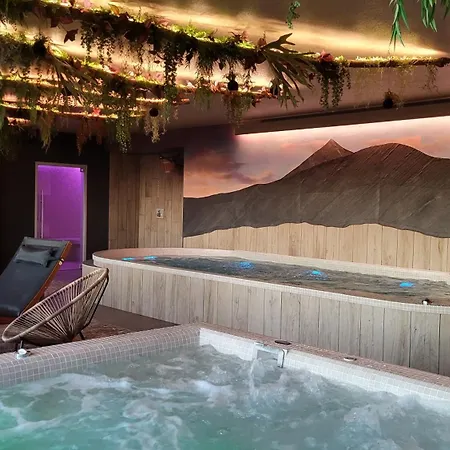 Logis Restaurant & Les Remparts 酒店