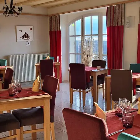 Logis Restaurant & Les Remparts Отель Салер
