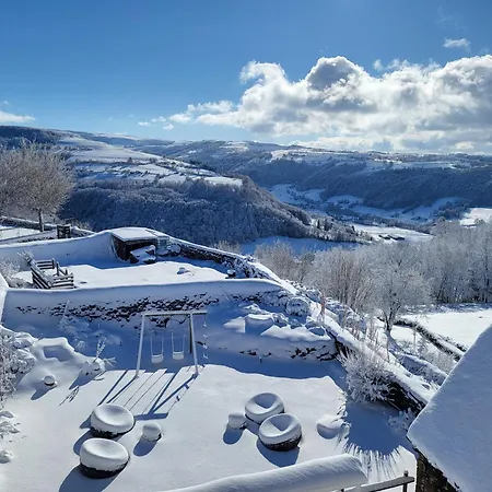 酒店 Logis Restaurant & Les Remparts 3*