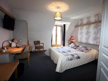 酒店 Logis Restaurant & Les Remparts 3*