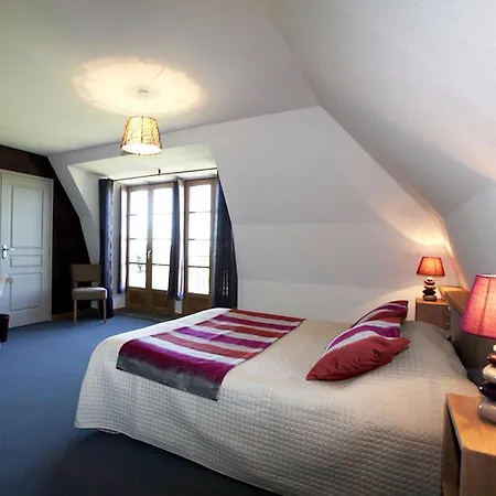 Logis Restaurant & Les Remparts 3* 萨莱