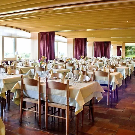 Logis Restaurant & Les Remparts 3* 萨莱