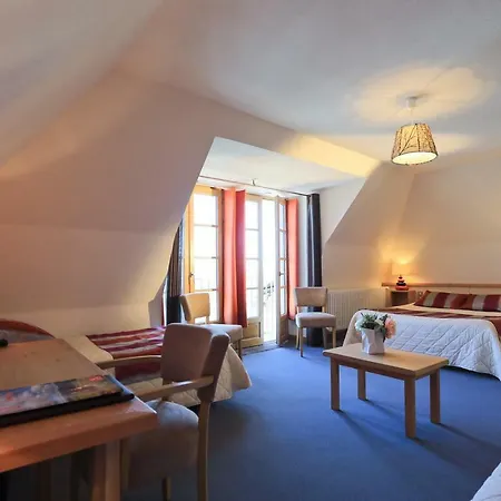 Logis Restaurant & Les Remparts 3*