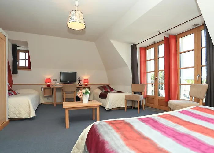 Logis Restaurant & Les Remparts 3* Салер