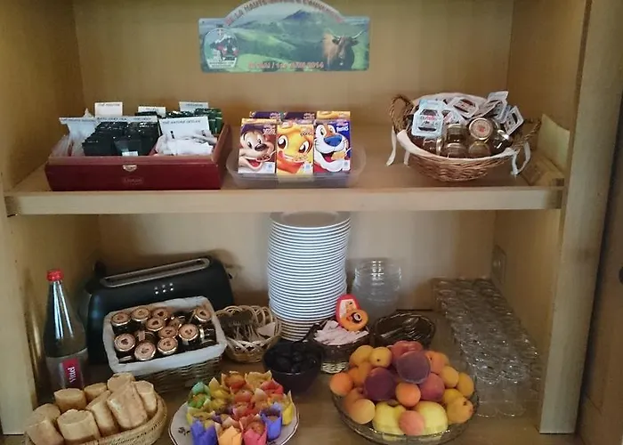 Logis Restaurant & Les Remparts Отель Салер