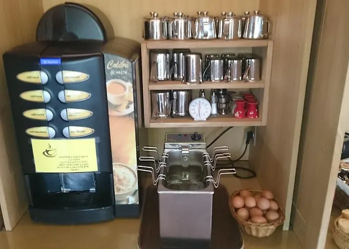 Logis Restaurant & Les Remparts 3* Салер